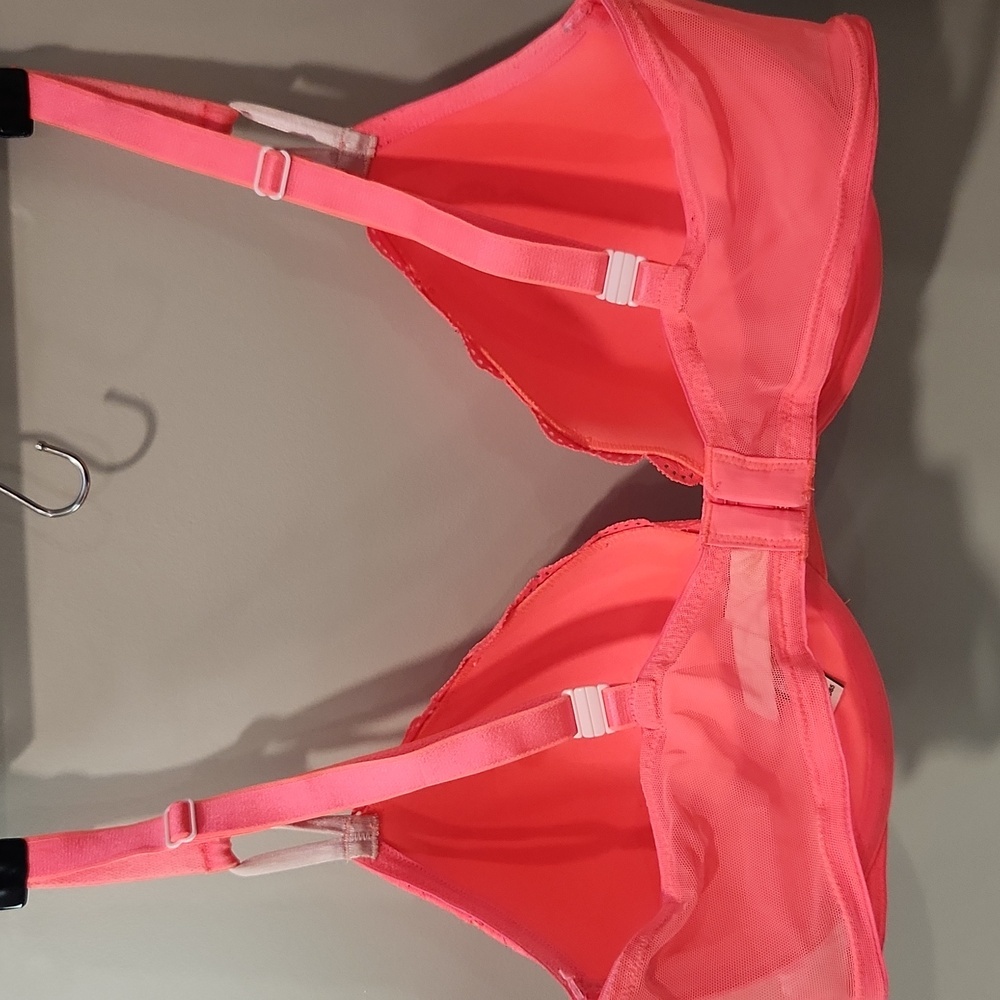 Victoria's Secret Pink Bra with Molded Cups and Smooth Finish - Picture 4 of 8